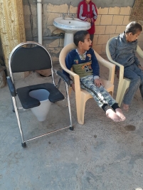 بغداد/فرع الكريعات: الدكتور رافد الربيعي يتبرع بمبلغ مالي لشراء كرسي لذوي الاحتياجات الخاصة لاحدى الاسر المتعففة