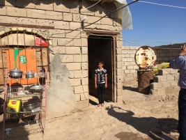 مركز ارشاد البصره : مواطن من اهل الكرم يستجيب لنداء استغاثة السيد عناد ويتكفل ببناء بيته