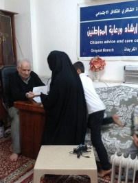 مركز ارشاد الكريعات: السيد / عبد الرزاق كامل يتبرع حقوقا شرعية للعوائل المتعففة