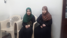 مركز مدينة الصدر : حصول اليتمتين زهراء واسراء حسين عبد الله على مساعدة مالية من احدى المحسنات .