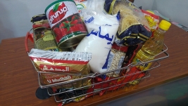 مركز ارشاد النجف : توزيع السلات الغذائيه الخاصه بشهر رمضان المبارك