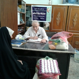مركز ارشاد الكريعات: الدكتور / عامر محمد علي يتبرع بسلتين غذائية لأسرتين متعففتين