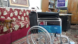 مركز ارشاد الكريعات: الحاج / عز الدين الكواز يتبرع بكرسي للمعاقين 