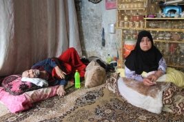 فرع مدينة الصدر : اسرة تعاني الفقر والعوز تحصل على تبرع مادي من احد المتبرعين .