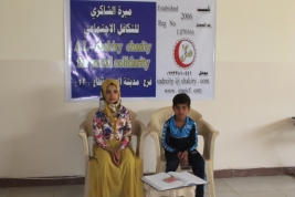  فرع مدينة الصدر: اليتيمين حاتم ودنيا كريم فارس يحصلان على كفالة الشهرية الخاصة بهم .