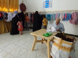 فرع الكريعات: السيد / مهدي عبد همان يتبرع بملابس متنوعة للأسر المتعففة