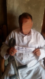 فرع الكريعات: الدكتور / حسين مهدي البير يقدم اعانة نقدية لأحد المرضى المتعففين لمساعدته على ختان ابنه