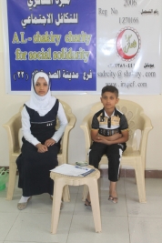 فرع مدينة الصدر: اليتيمين حاتم ودنيا كريم فارس يحصلان على كفالة الشهرية الخاصة بهم لشهر تشهر الاول 