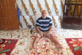 فرع مدينة الصدر : رجل مصاب بشلل الاطراف يناشد اهل الخير لمساعدته .