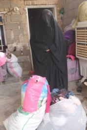 فرع مدينة الصدر:الشابة ايمان حسن تحصل على تبرع عيني (ملابس مستعمله)من فرع البياع