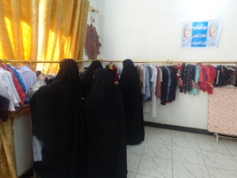 فرع الكريعات: السيد/ مهدي عبد همان يتبرع بملابس مختلفة للأسر المستحقة ضمن حملة من اجل شتاء دافيء