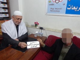 فرع الكريعات: السيد/ علوان عبد الكريم يتبرع لأحد الجرحى