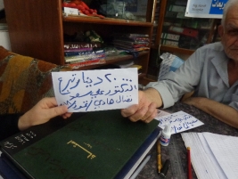 فرع الكريعات:الدكتور/ علي سعد يتبرع للأسر المتعففة