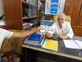 فرع الكريعات: الحاج / عبد علي كريم يتبرع بأعانة نقدية لأسرة نازحة تريد العودة الى ديارها