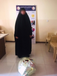 فرع مدينة الصدر : عائلة من النساء تحصل على تبرع من الحاج عبد الصاحب الشاكري .