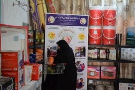 فرع النجف :-الحاج / عدنان الاسدي يتبرع ب (40) سله  غذائيه للاسر المتعففه عن طريق محلات الشاكري 