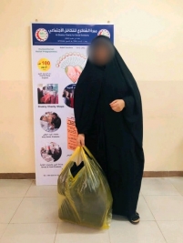 فرع مدينة الصدر : تسليم كفالة شهرية من السيدة سهى شبر 