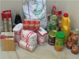فرع الكريعات : توزيع السلات الغذائية الرمضانية تبرعاً من السيدة الفاضلة / ام زينب