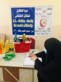 فرع مدينة الصدر : تسليم كفالة الايتام الشهرية من الدكتور / هادي أميد 