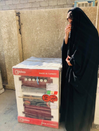 فرع مدينة الصدر : السيدة / نزهت الحسني تتبرع بعطاء كريم لاسرة متعففة 