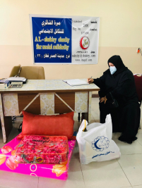 فرع مدينة الصدر : تسليم التبرع الوارد من السيد / كامل الشريفي لاسرة من ذوي المرضى 