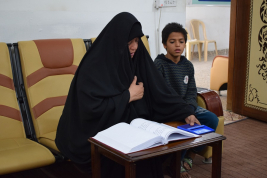 فرع النجف :-  تسليم الاعانه لاسره المتعففه / علياء . ع . م  من قبل الاستاذ / كامل الشريفي 