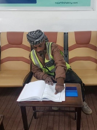 فرع النجف :-  تسليم الاعانه لاسره المتعفف / رعد . س. ع من السيد / سايمون ديلي 