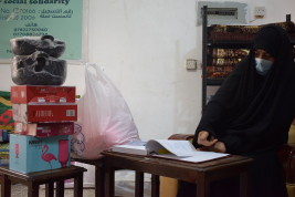 فرع النجف :-  تسليم الاعانه لاسره المتعففه / انتصار . ص. م من قبل الحاج / عبد الصاحب الشاكري 