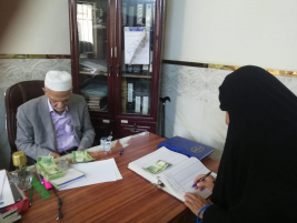 فرع البياع : تسليم الكفالة الطبية للمسنة الارملة  (حسنية , م) من الحاج / عز الدين الكواز
