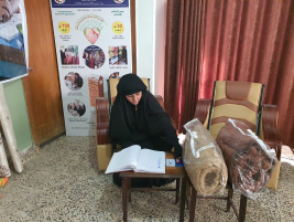 فرع النجف :-  تسليم الاعانه لاسره المتعفف / رعد . س. ع من قبل الحاج / غبد الصاحب الشاكري 