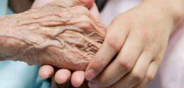 فرع مدينة الصدر :  سيدة مسنة تستغيث بمن يمد لها يد العون لاستمرار علاجها