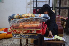 فرع النجف :- تسليم الاعانه لاسره الارمله / سناء . ح . ع من قبل السيد / ليث كبه 