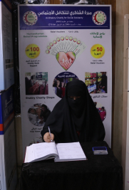 فرع البصرة: تسليم كفالة الايتام الشهرية من قبل المتبرعه الكريمة/ مروه خلف