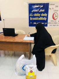 فرع مدينة الصدر : تسليم التبرع المقدم من الاستاذ / عبد الصاحب الشاكري