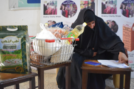 فرع النجف :- تسليم الاعانه لاسره السيدة / زينب . ع . ح من قبل السيد / حارث كبه