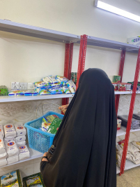 فرع البياع : تسليم المساعدة المالية المقدمة من (تبرعات المحسنين الكرام  ) للارملة (زينه ف)