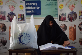 فرع النجف :-  تسليم الاعانه الوارد لاسره السيدة / شفاء . ح . ل من قبل السيده / فيروز الواسطي 