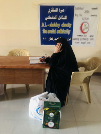 فرع مدينة الصدر : تسليم كفالة الايتام الشهرية من السيدة (ل ، ش )