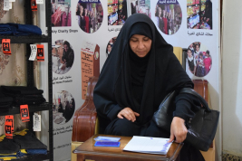 فرع النجف :- تسليم المساعده الماليه من قبل السيده / ايناس باقر 