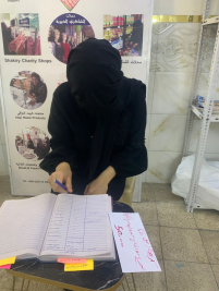 فرع البياع : تسليم المساعدة المالية المقدمة من المتبرع الحاج(عبد الصاحب الشاكري ) للمتعففه كريمه ,س