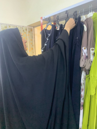 فرع البياع : تسليم المساعدة المالية المقدمة من الاستاذ عبد الصاحب الشاكري للمتعففه (حنان, م) 