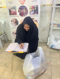 فرع البياع/ تسليم مساعده ماليه للايتام من المتبرع الحاج / عبد الصاحب الشاكري  للارملة (رنا , ي)