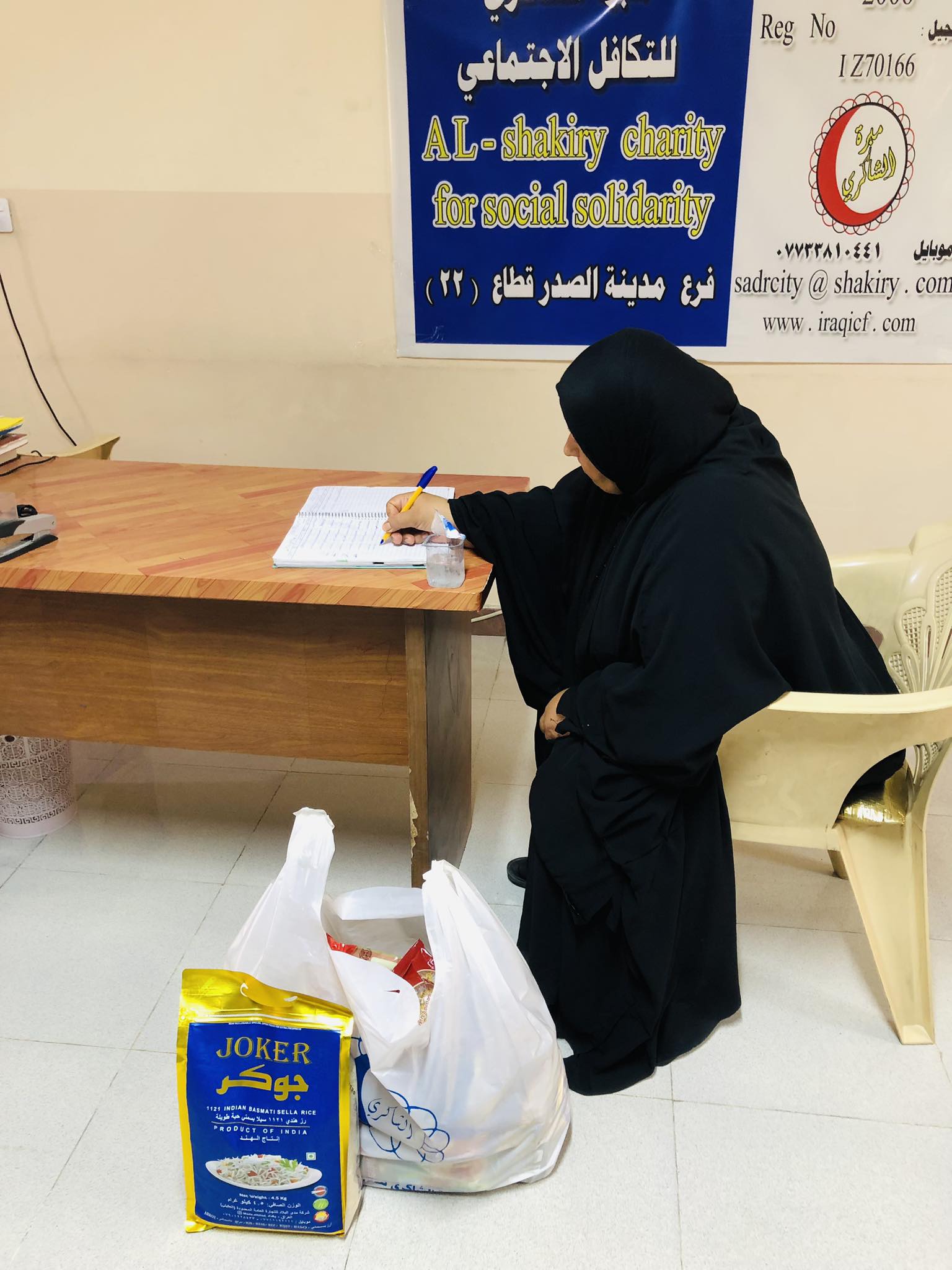 فرع مدينة الصدر : تسليم كفالة الايتام الشهرية من السيد / عماد عبود 