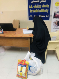 فرع مدينة الصدر : تسليم كفالة الايتام الشهرية من  السيدة / سهى شبر