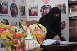 فرع النجف :- تسليم المساعده الماليه من قبل الحاج / عبد الصاحب الشاكري 