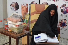 فرع النجف :- تسليم التبرع المالي لاسره السيده / دعاء . ص . ه 