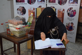 فرع النجف :-  تسليم الاعانه لاسره الارمله / صابرين . ع . ا من قبل السيدتين / ولاء مجيد ووالدتها