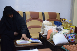 فرع النجف :- تسليم الاعانه لاسره المتعففه / حميده . ع . ا من قبل الحاج / عبد الصاحب الشاكري 