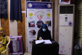 فرع البصرة: تسليم كفالة الاسرة الشهرية من المتبرع الفاضل / محمد احمد