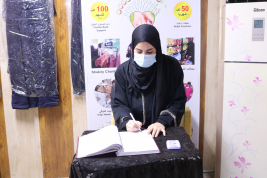 فرع البصرة : تسليم كفالة الايتام الشهرية من المتبرع الكريم / فراس كاظم